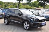 Volvo XC40 2.0 T4 Momentum Pro LED-AHK-KAM-SOUNDSYSTEM - Volvo XC40 mit Benzin-Antrieb: Schwarz