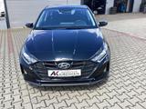 Hyundai i20 Select - Lenkradheizg. 1. Hand - Hyundai i20: Schwarz
