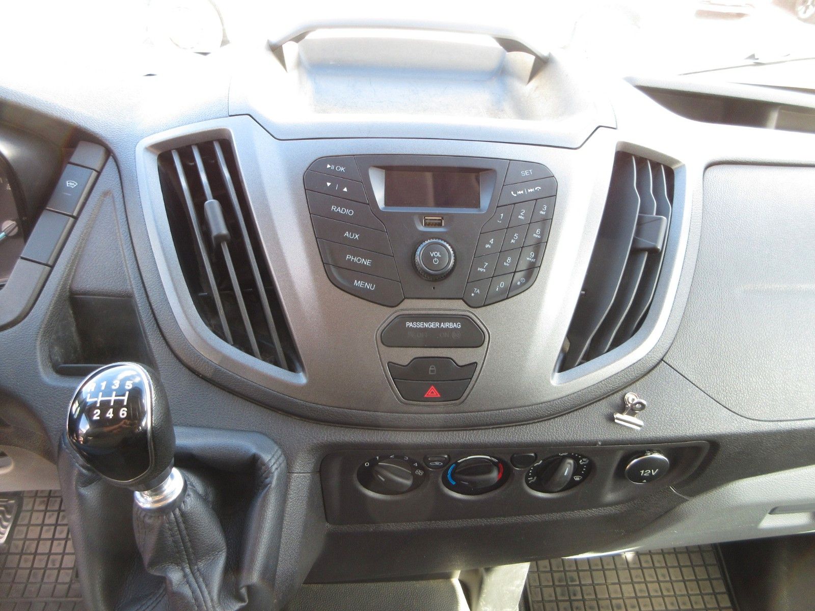 Fahrzeugabbildung Ford Transit Pritsche 350 L4 DoKa/AHK 3,5 to/7-Sitz
