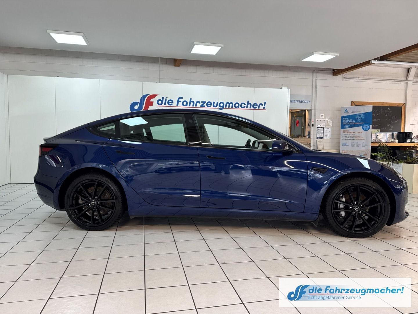 Fahrzeugabbildung Tesla Model 3 Basis RWD Leder Soundsystem ACC El. Heck