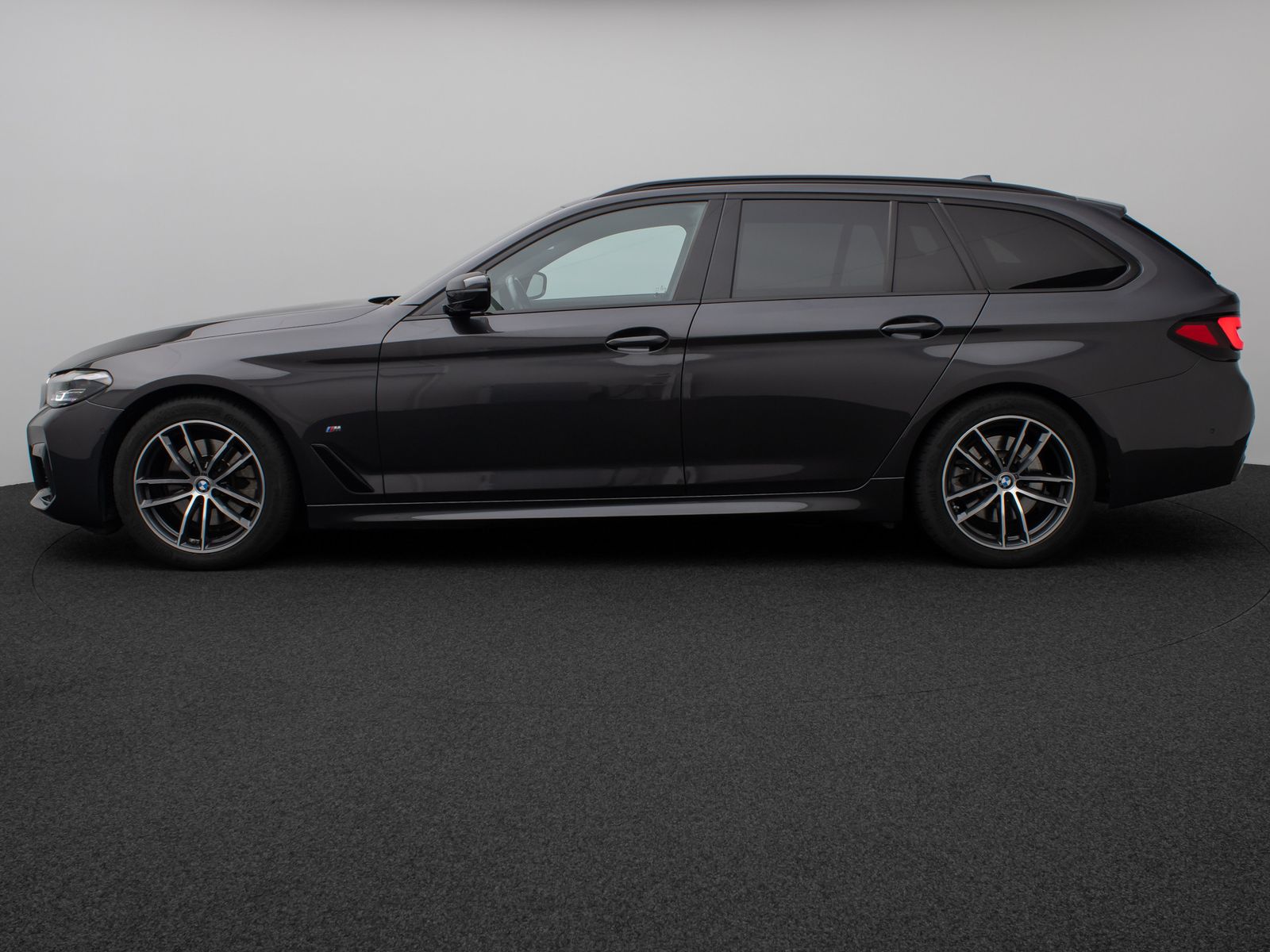 Fahrzeugabbildung BMW 520d xD M Sport Kamera HUD DAB Stop&Go Alarm AHK