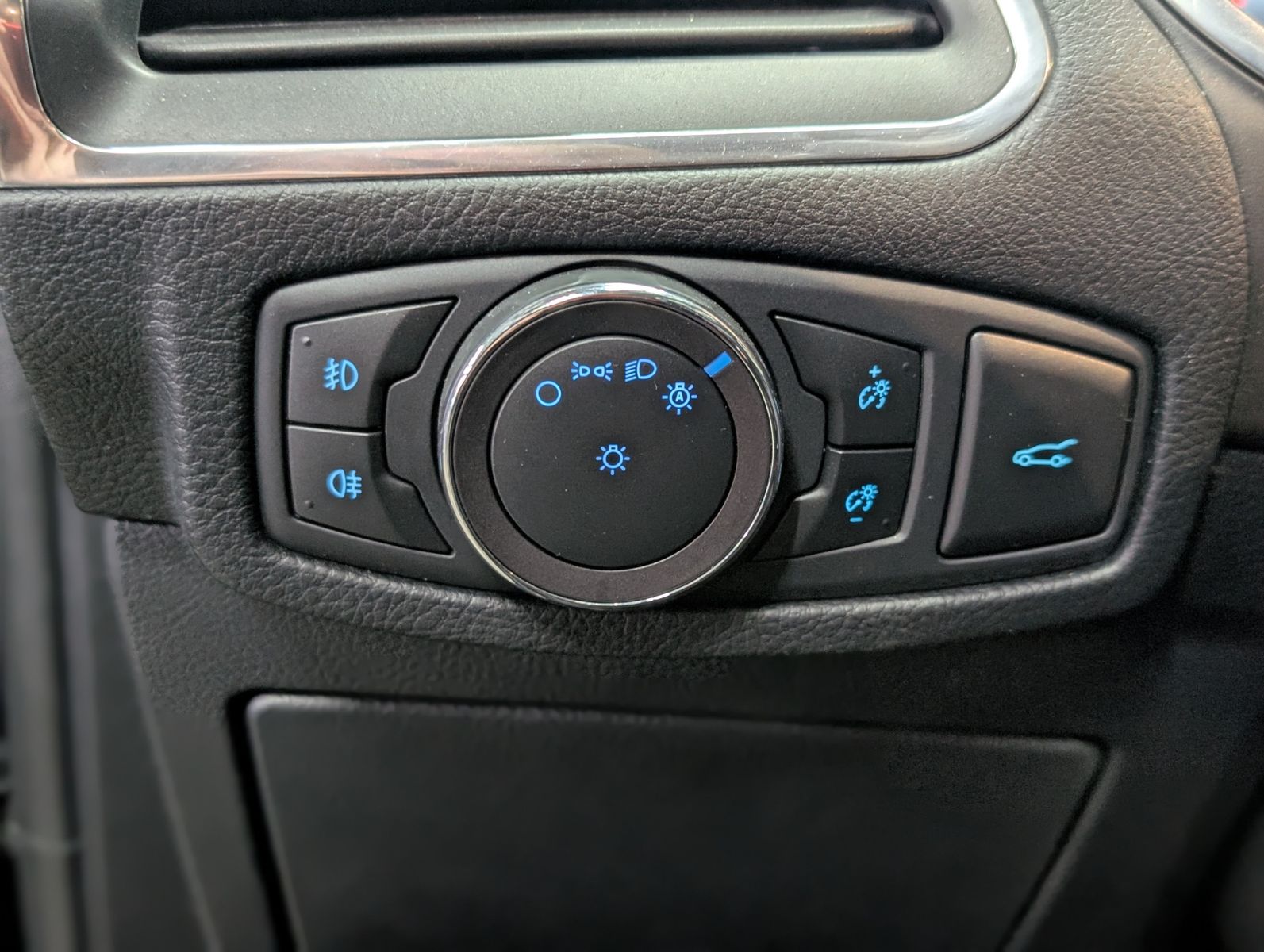 Fahrzeugabbildung Ford S-MAX Titanium TEMP KAM XENON NAVI 7-SITZER SHZ