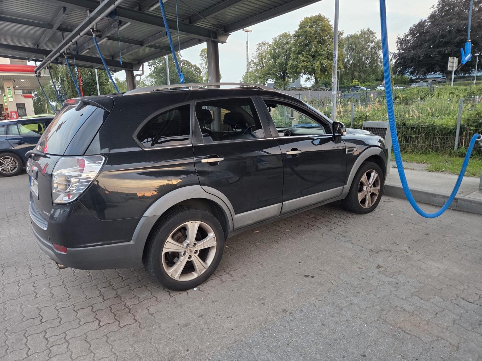 Chevrolet Captiva 2012 — rear view