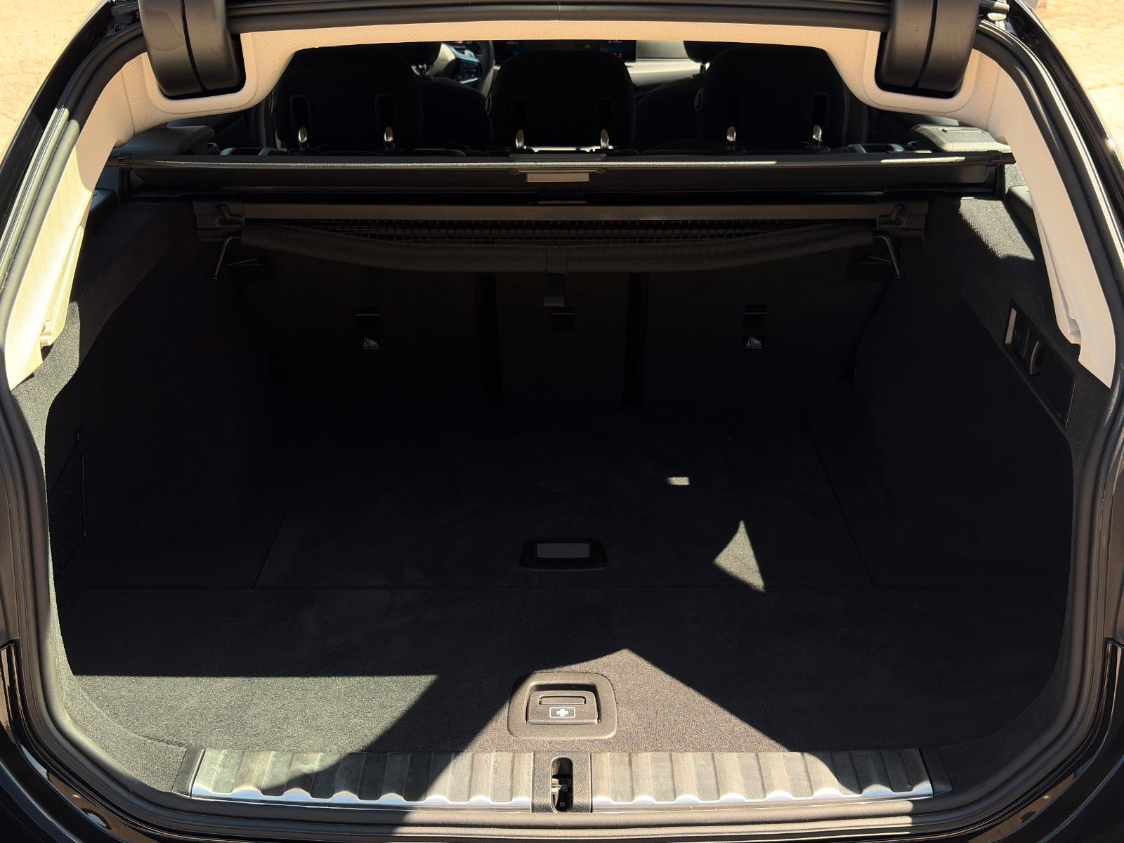 Fahrzeugabbildung BMW 318i Touring CockPit+ Alarm 3Z-Klima Kamera SHZ