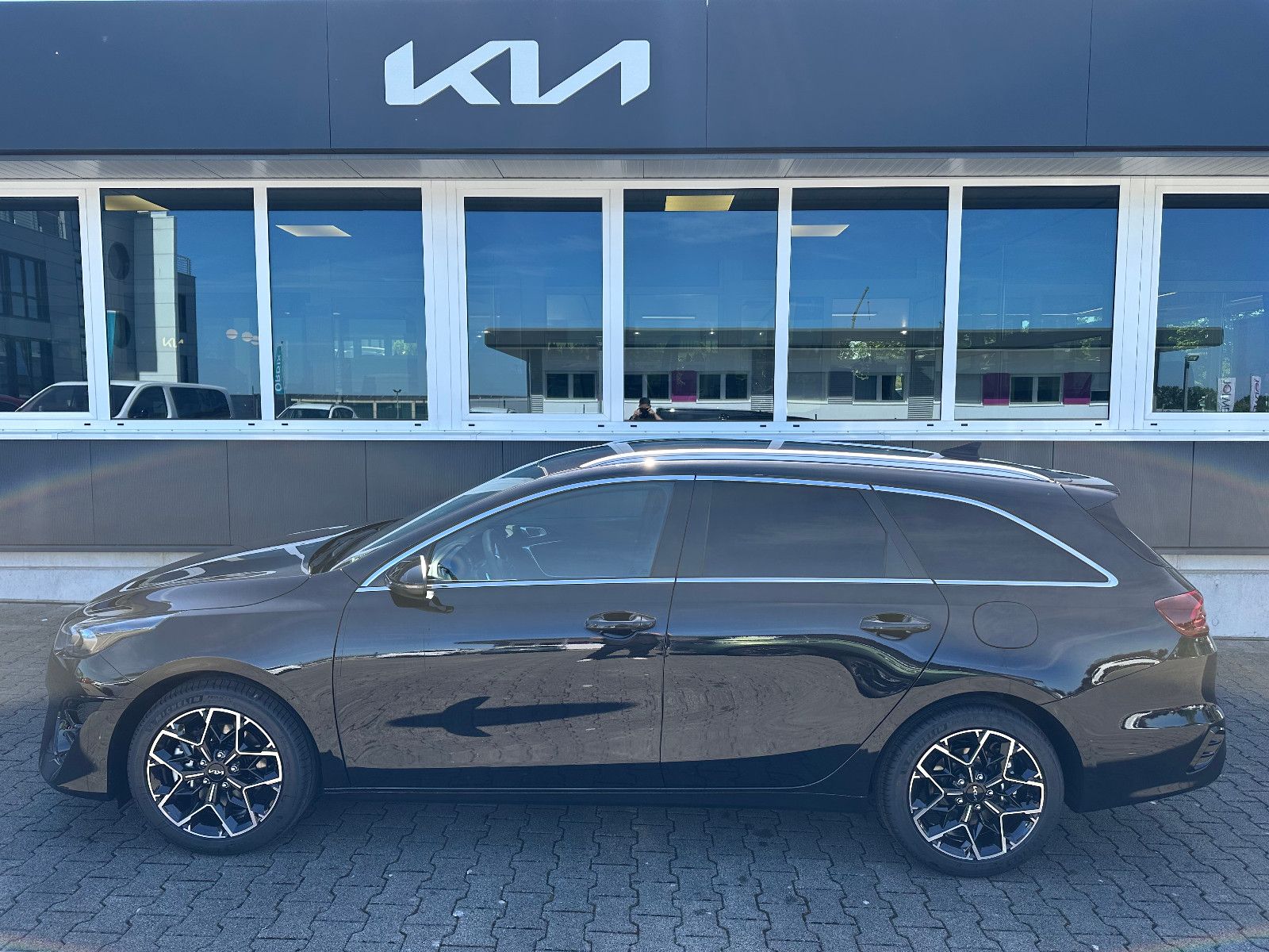 Fahrzeugabbildung Kia CEED_SW 1.5T 140 DCT7 GTL TEC LEDER