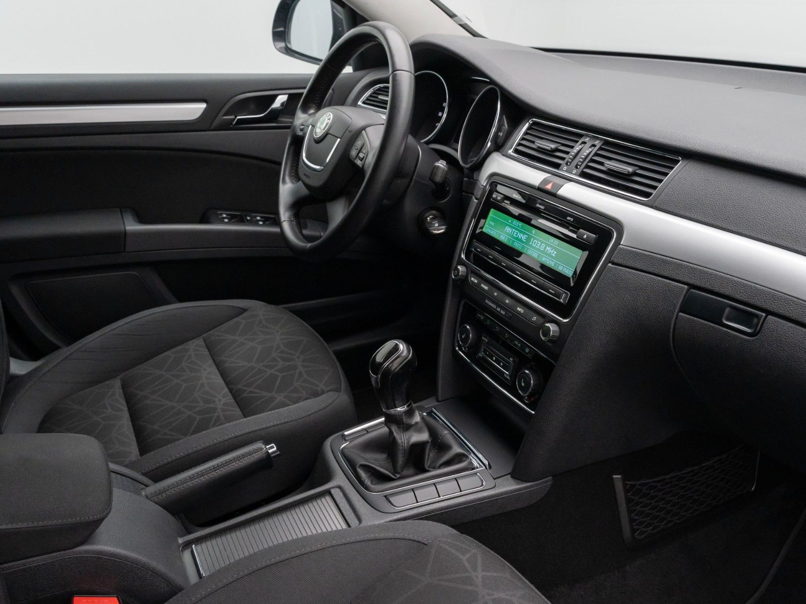 Fahrzeugabbildung SKODA Superb Combi Family PDC Sitzhzg Tempomat Comfort