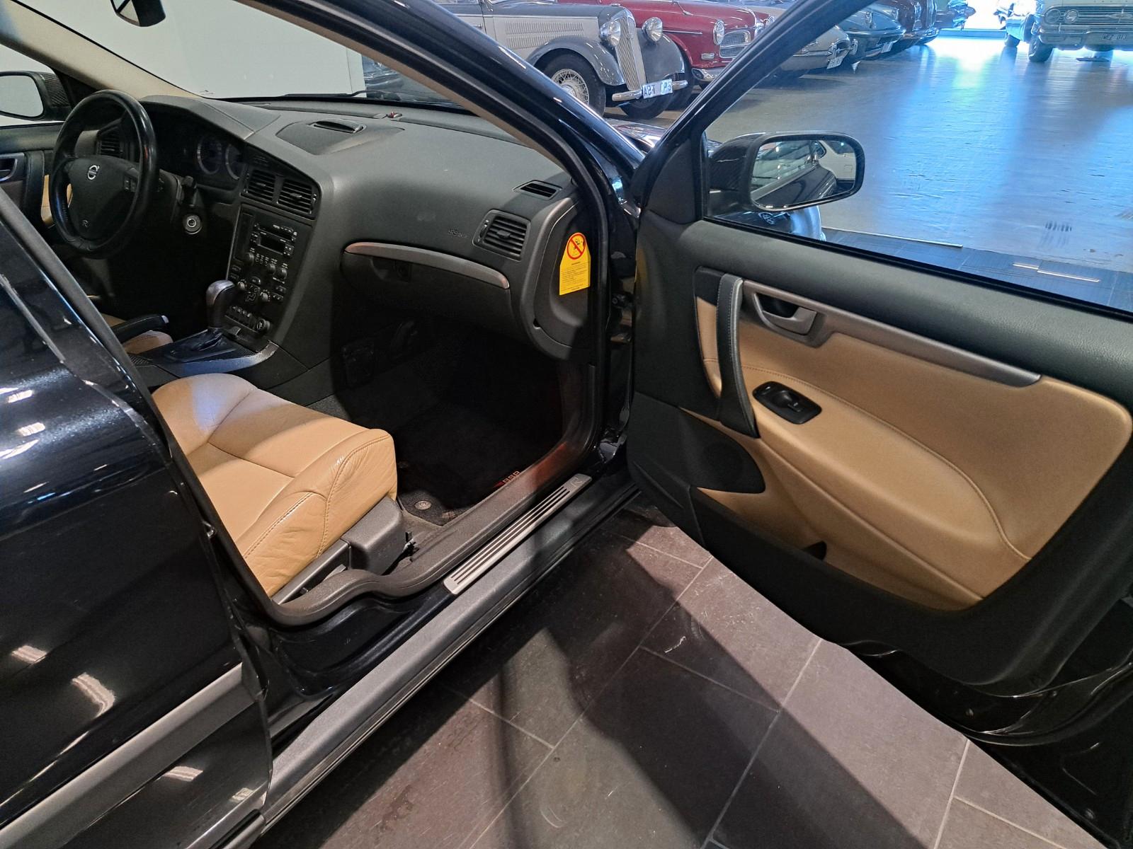 VOLVO S60 - R - 299 CV - BVA - TOIT OUVRANT