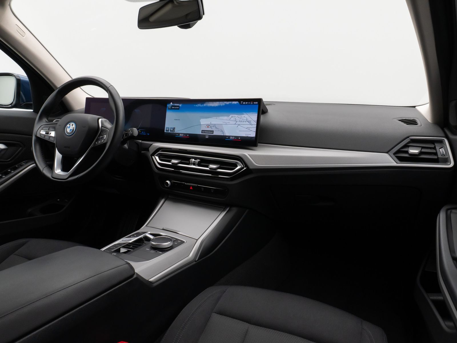 Fahrzeugabbildung BMW 330e HUD DAB HiFi CockPitPro PDC DrivingAssist