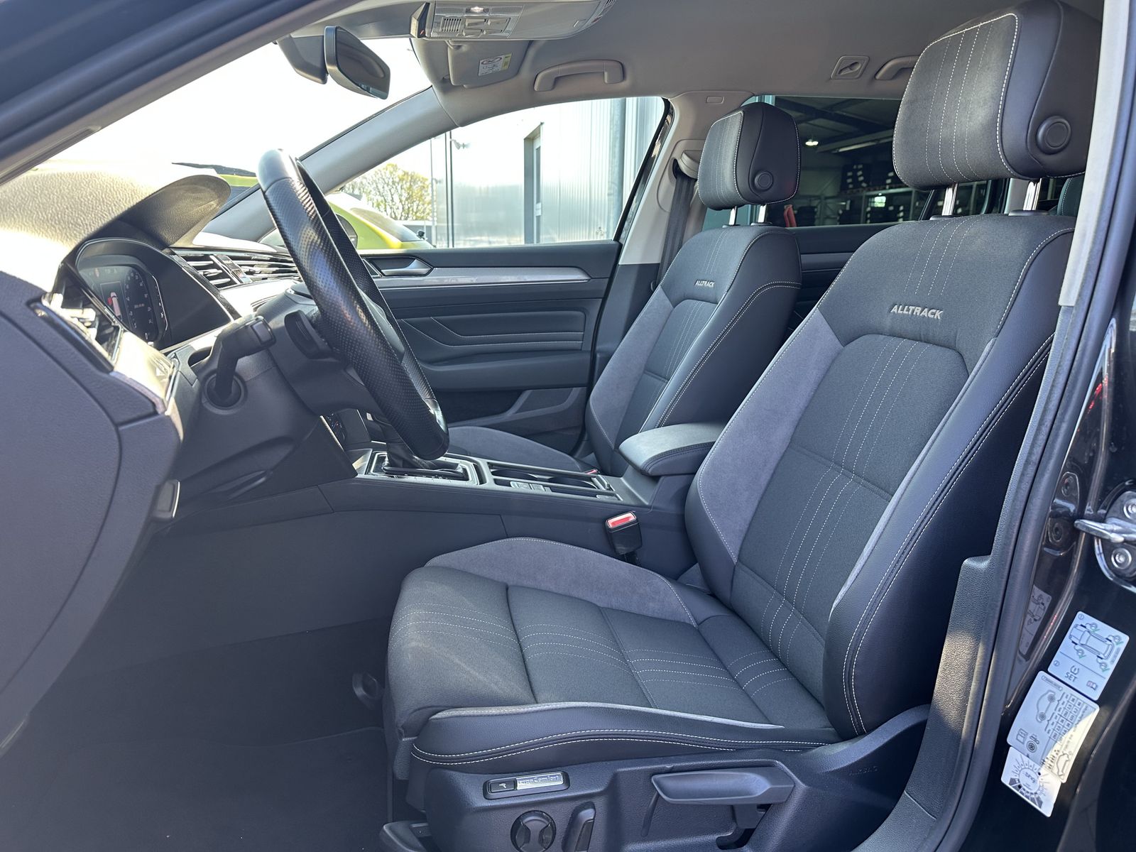 Fahrzeugabbildung Volkswagen Passat Alltrack 4Mo NAV+LED+AHK+CARPLAY+KAM+PLA