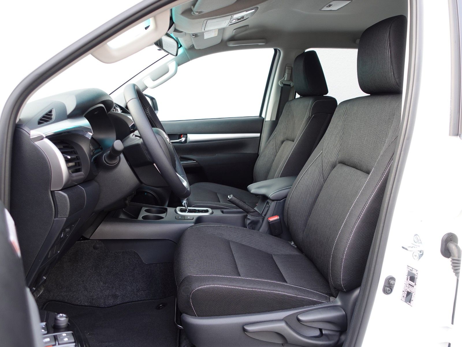 Fahrzeugabbildung Toyota Hilux Comfort Double Cab 2.8-l-D4D 4x4 AUTOMATIK