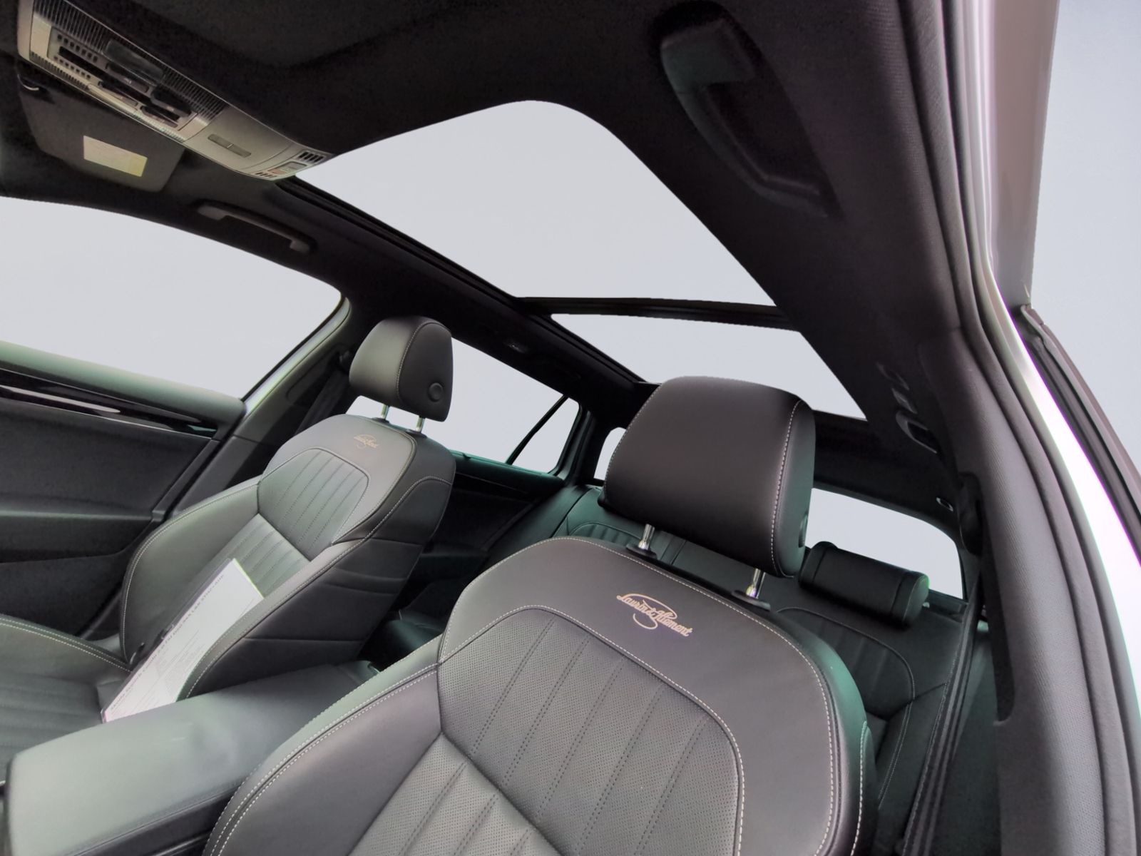 Superb Combi 2.0 TSI DSG 4x4 L&K STHZ+AHK