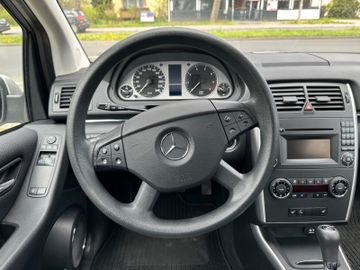Fahrzeugabbildung Mercedes-Benz B 200 SportsTourer*Bi-Xenon*PDC*1Hand*Scheckheft