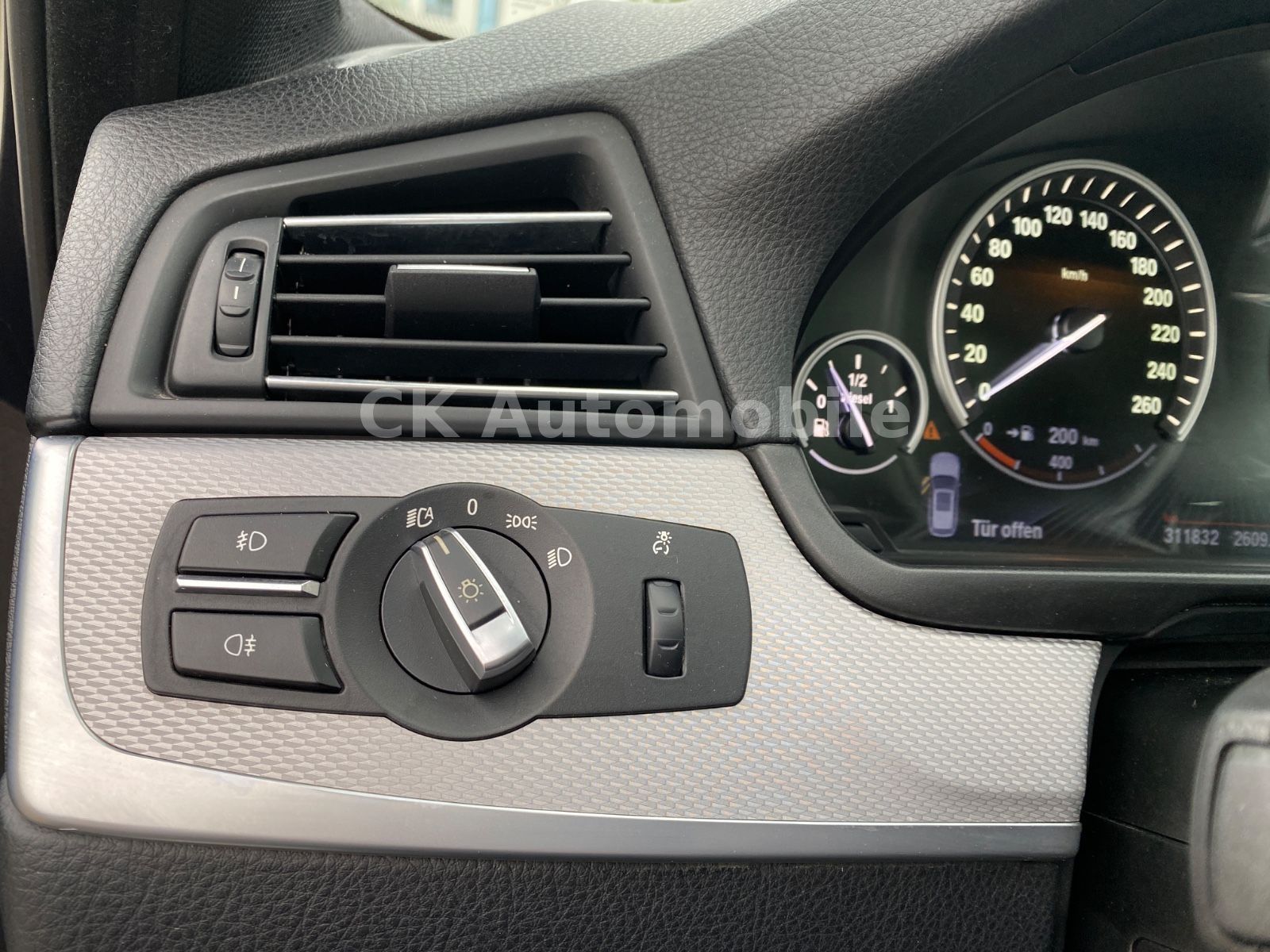 Fahrzeugabbildung BMW 530 d Touring M Sport/Navi/Leder/Pano/Bi-Xenon