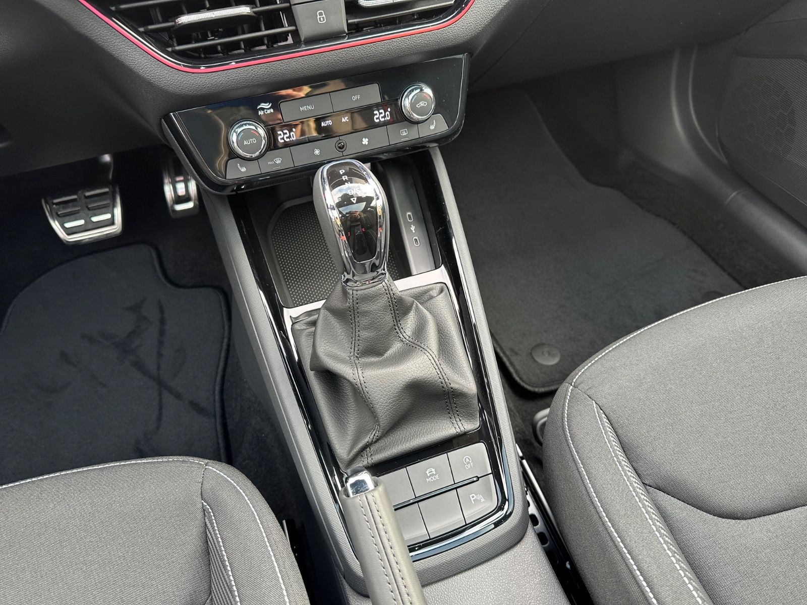 Fahrzeugabbildung SKODA Kamiq Monte Carlo 1.0 TSI DSG ACC/Matrix/Pano