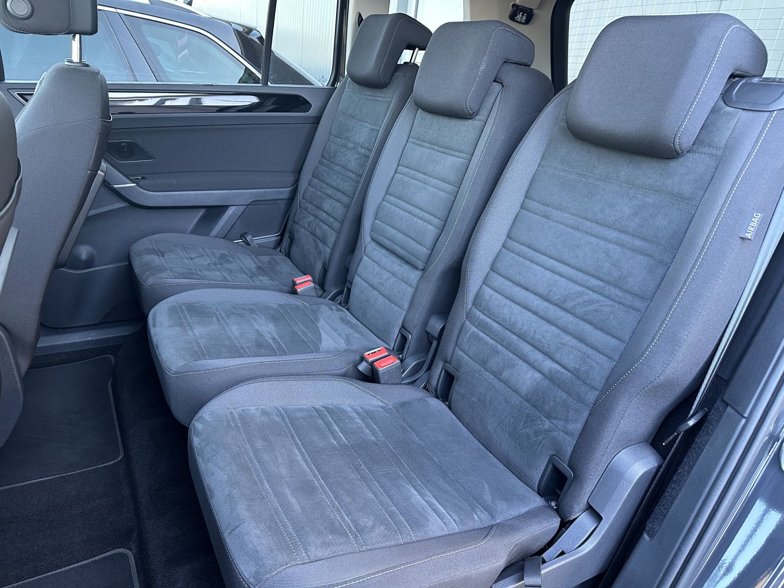 Fahrzeugabbildung Volkswagen Touran 2.0 TDI DSG HL 7-Sitzer NAV+LED+AHK+PANO