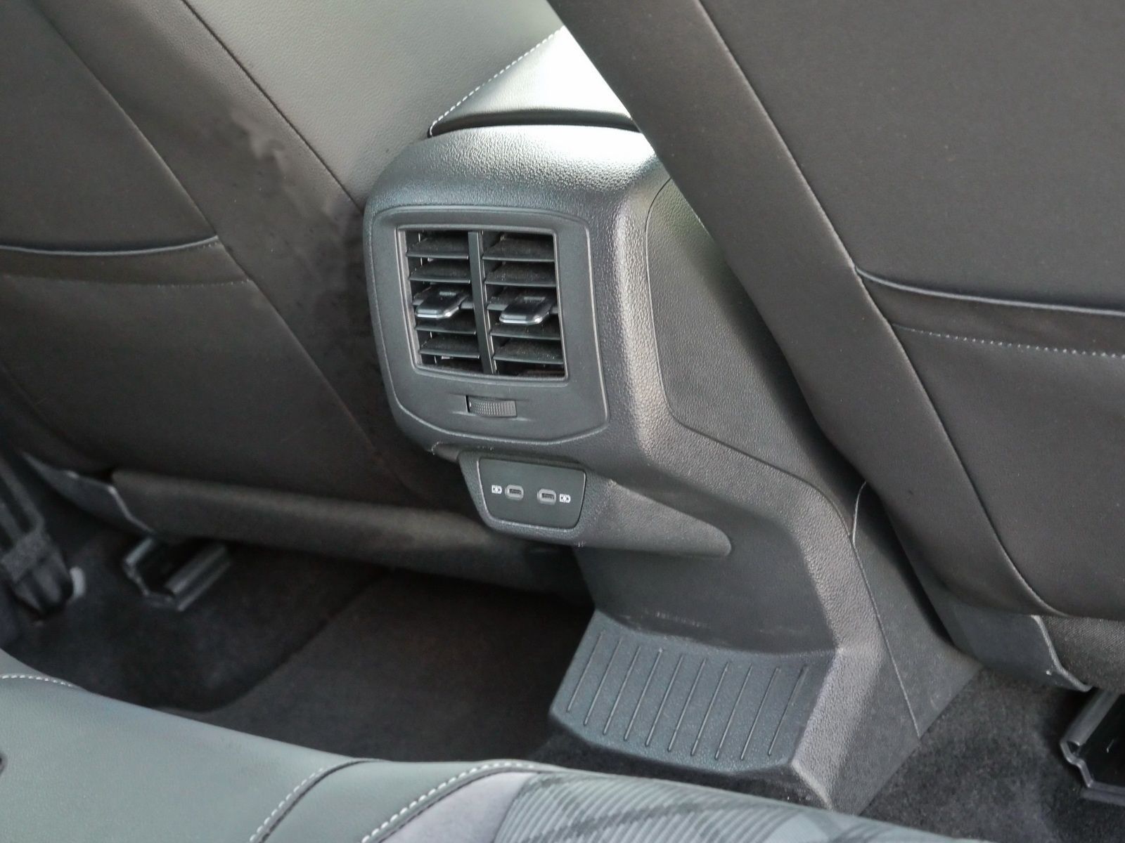 Volkswagen T-Roc - Bild 17