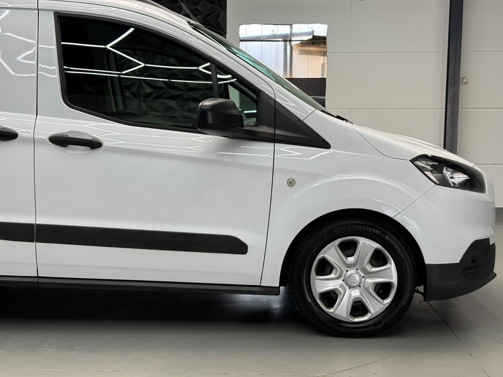 Ford Transit Courier 1.5 TDCi, Foto 13 von 40