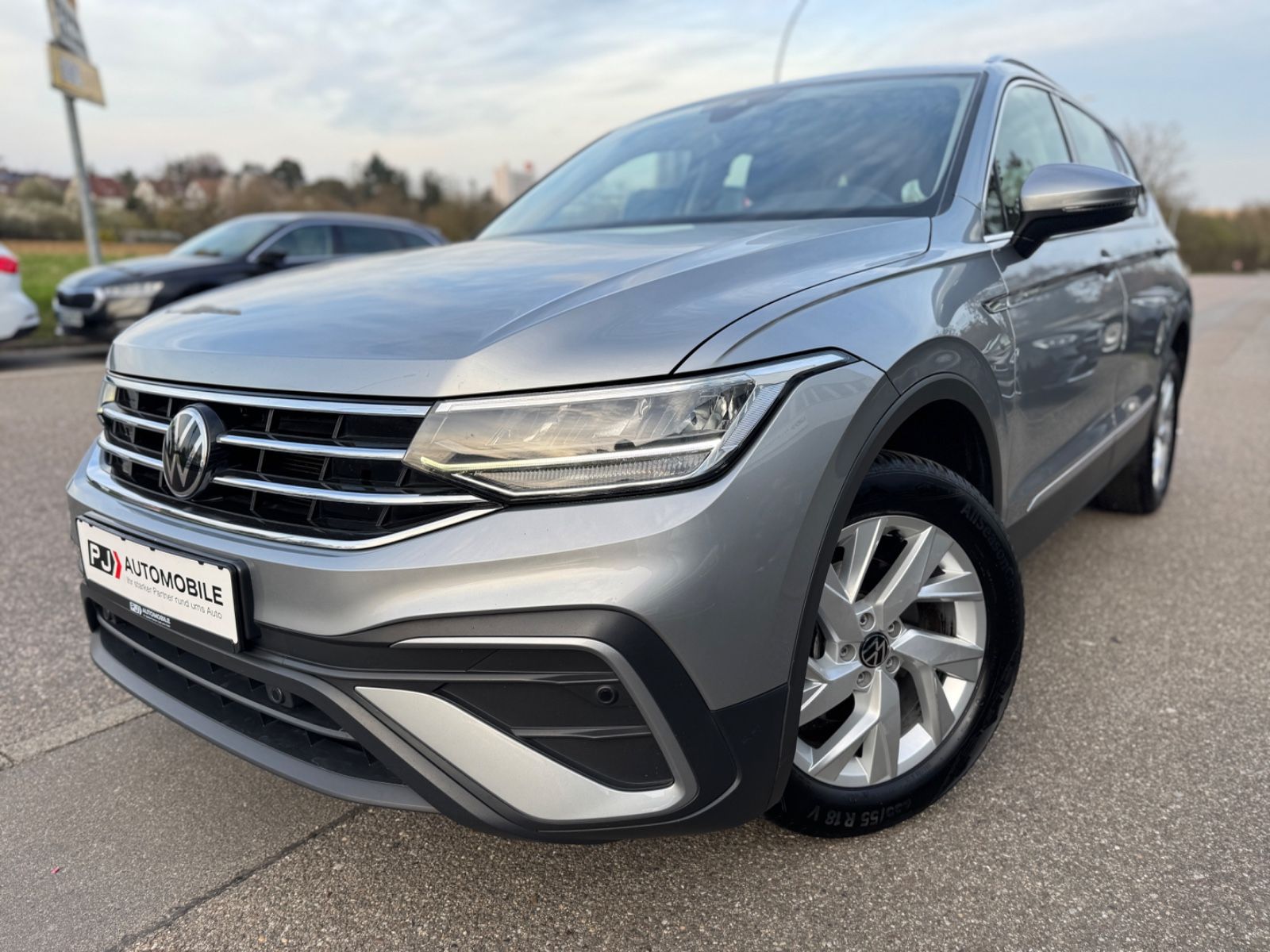 VW Tiguan Allspace 2.0 TDI Life Navi LED ACC AHK 1.