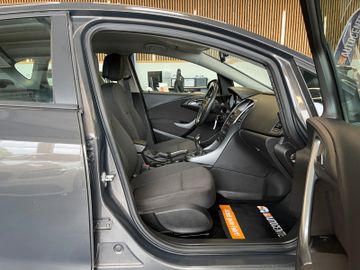 MYAUTOCENTER – Gebraucht- und Jahreswagen mit Werkstattservice in Pfaffenhofen Opel Astra J Lim. 5-trg. Selection *Klima*Navi*SHZ*