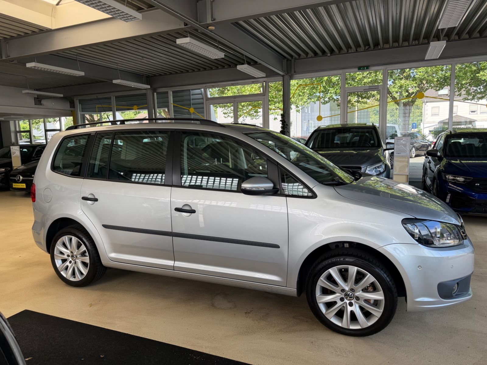 Fahrzeugabbildung Volkswagen Touran 2.0 TDI DSG