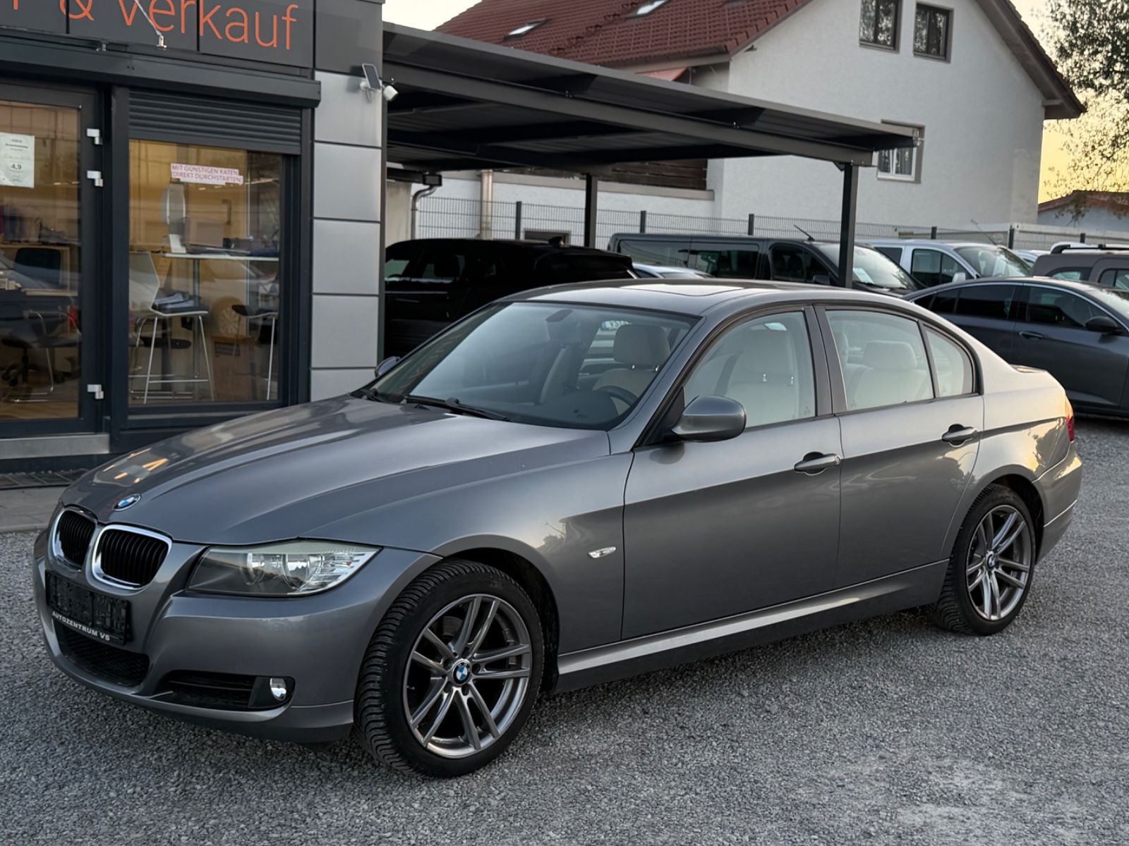 BMW BMW 320i Limousine+Automatik+Leder+Schiebedach+