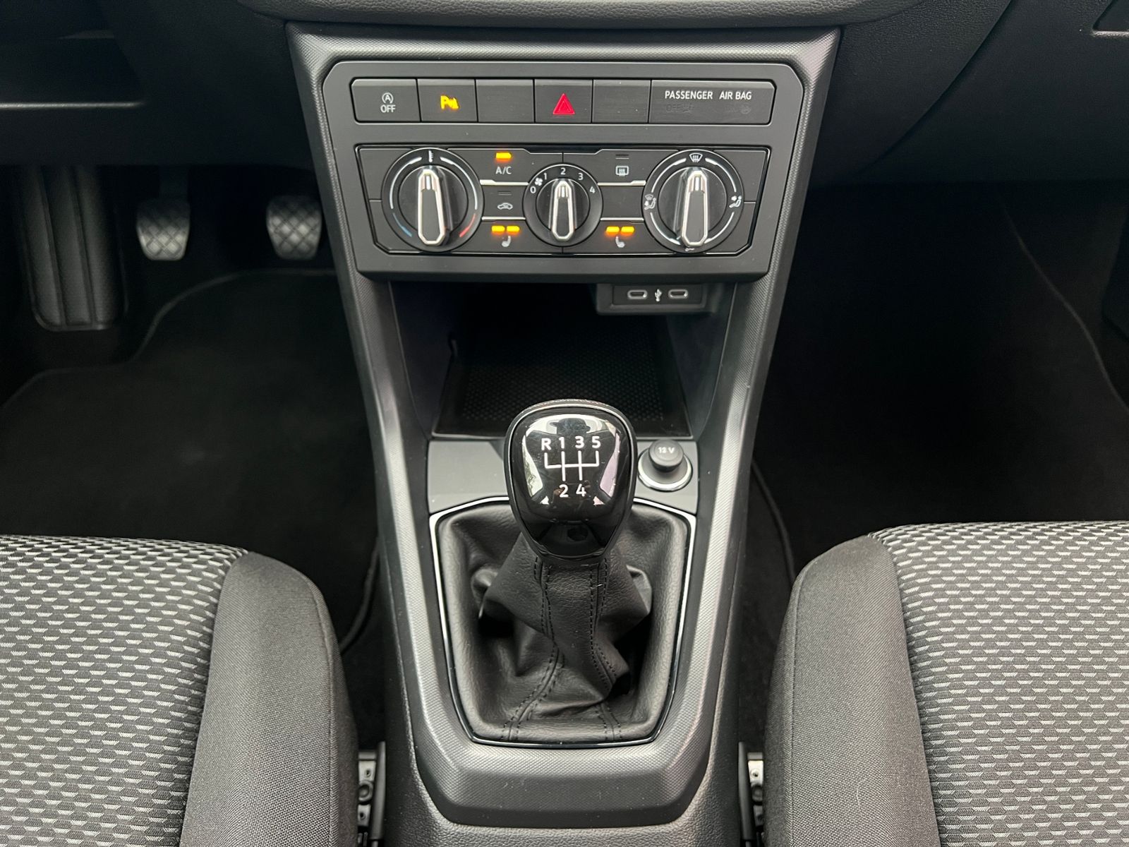 Fahrzeugabbildung Volkswagen T-Cross 1.0 TSI *Garantie, LED, App-Connect, PDC