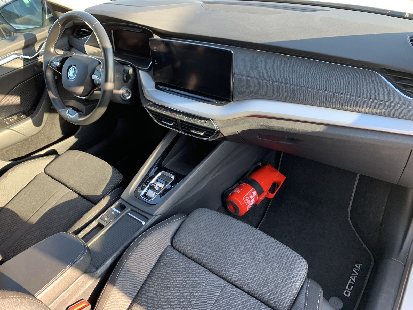 Fahrzeugabbildung SKODA Octavia 2.0 TDI*First Edition*AHK*LED-Matrix*HUD