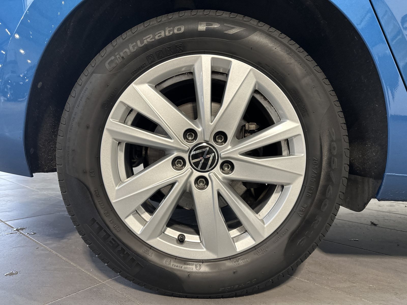 Fahrzeugabbildung Volkswagen Touran 2.0 TDI DSG CL NAV+IQ-DRIVE+KAM+VCOCK+ACC