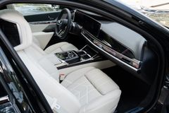BMW 740 – 28 / 33