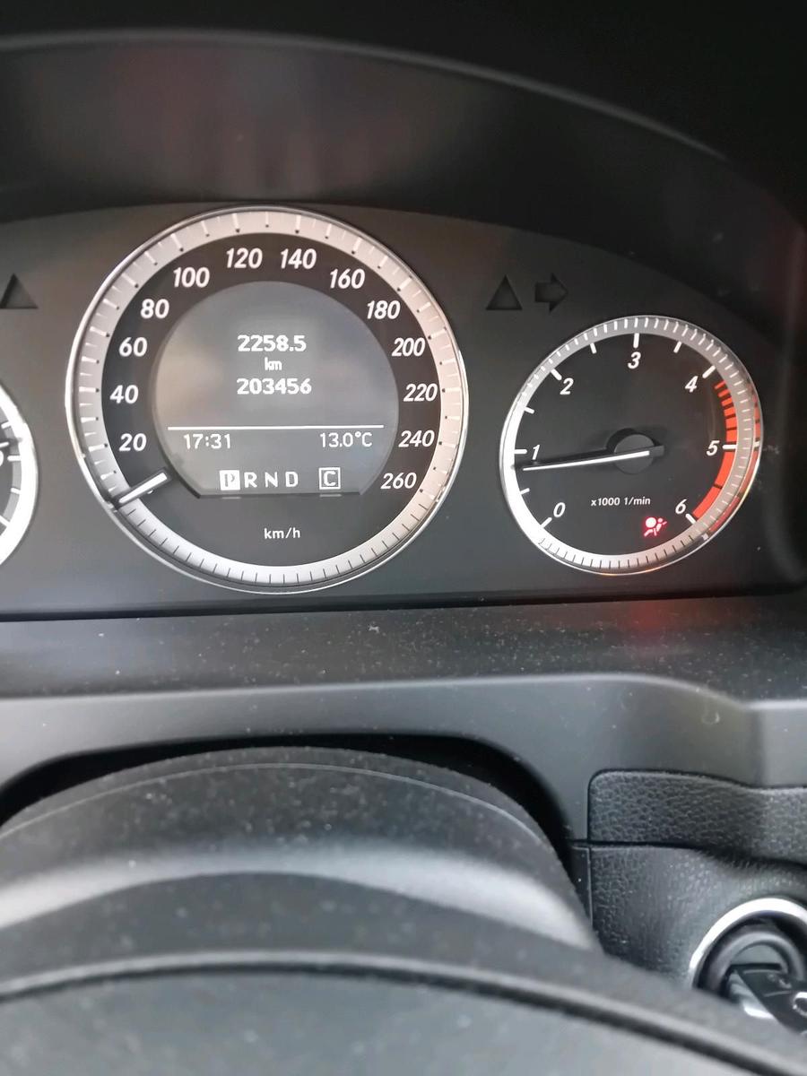 Mercedes-Benz 220 2009 — photo 8
