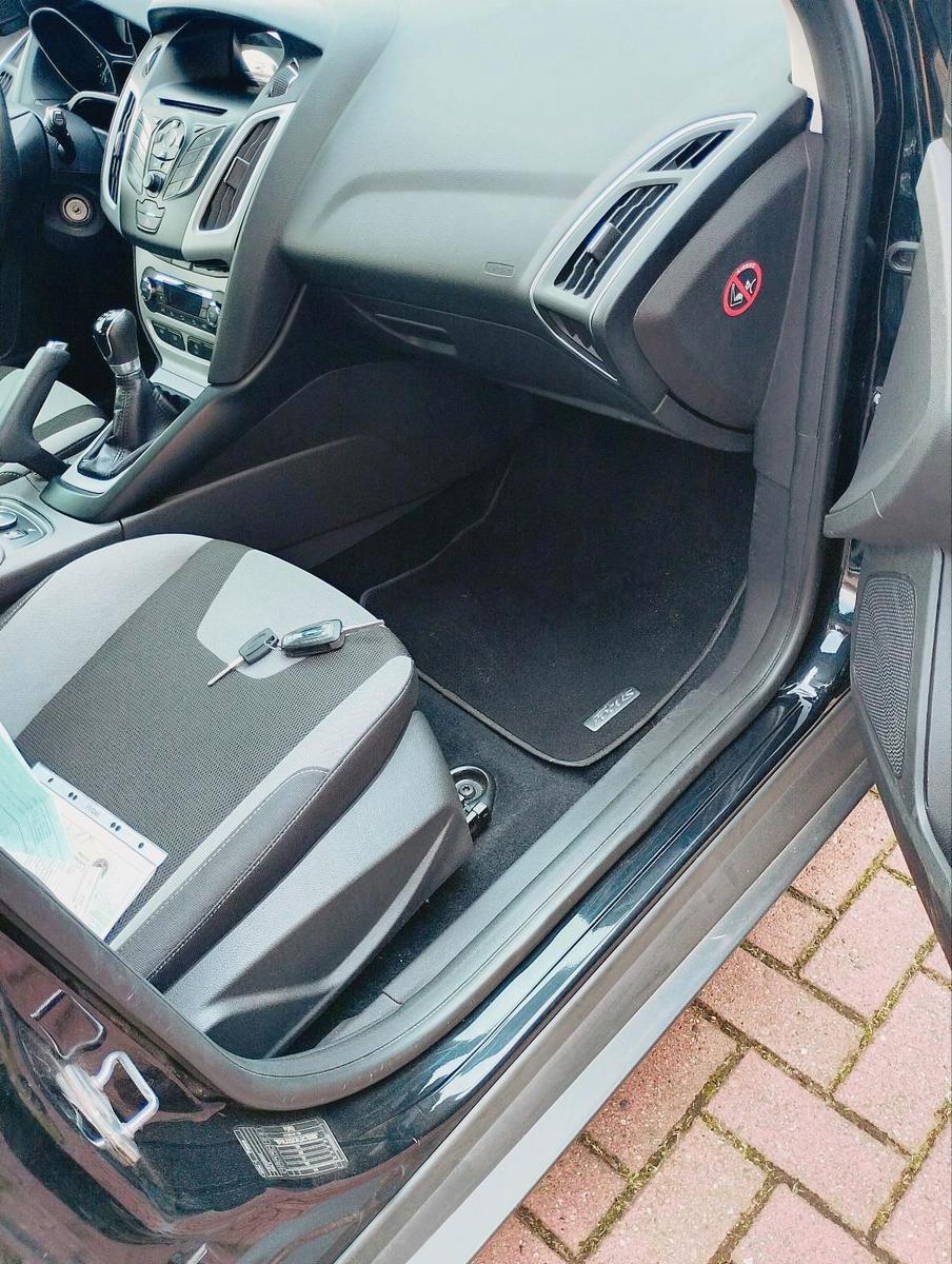 Ford Focus 2013 — photo 12