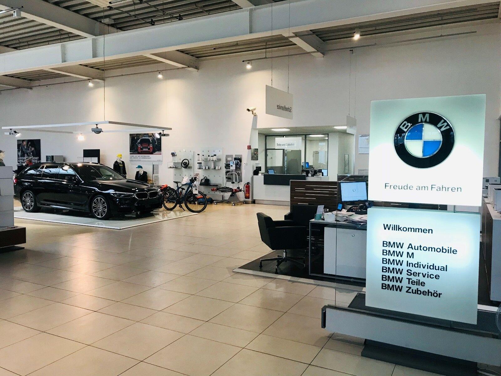 showroom-image-top
