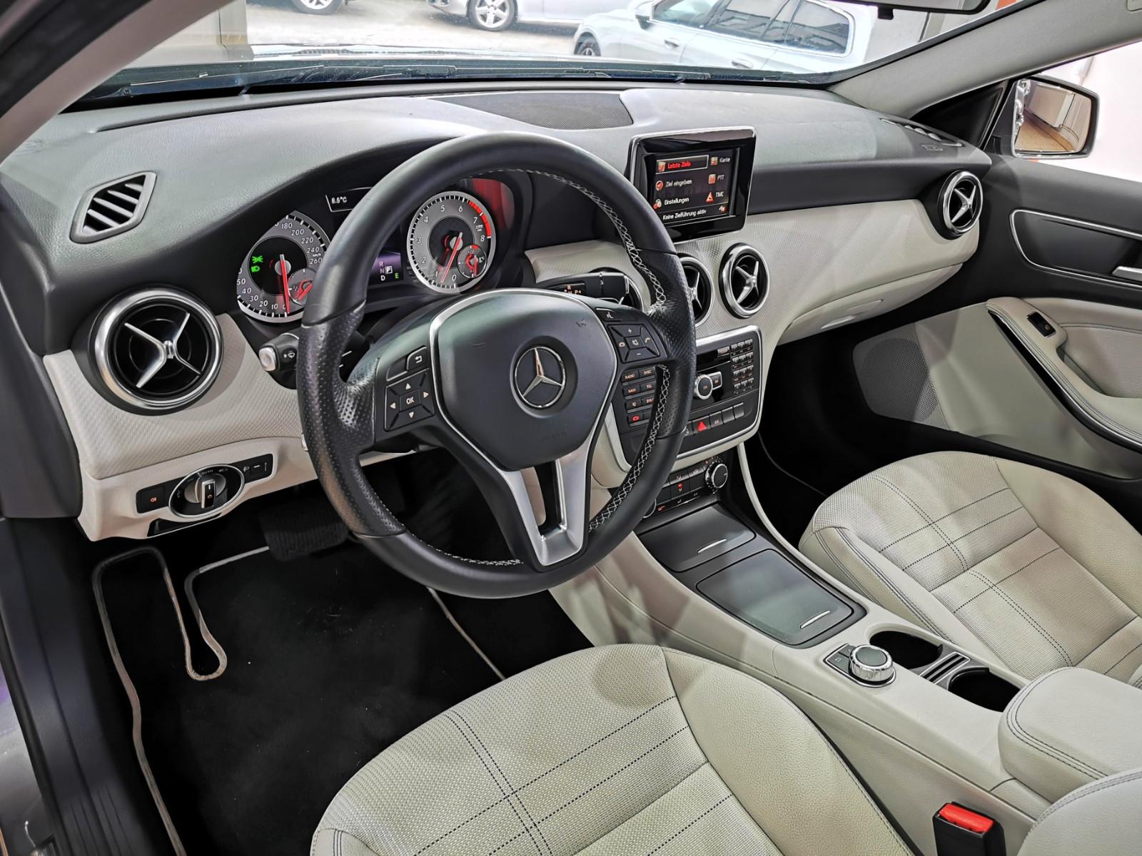 Mercedes-Benz A250 AUT | KAM | CHECKHEFT | 8X + [12M GARANTIE]