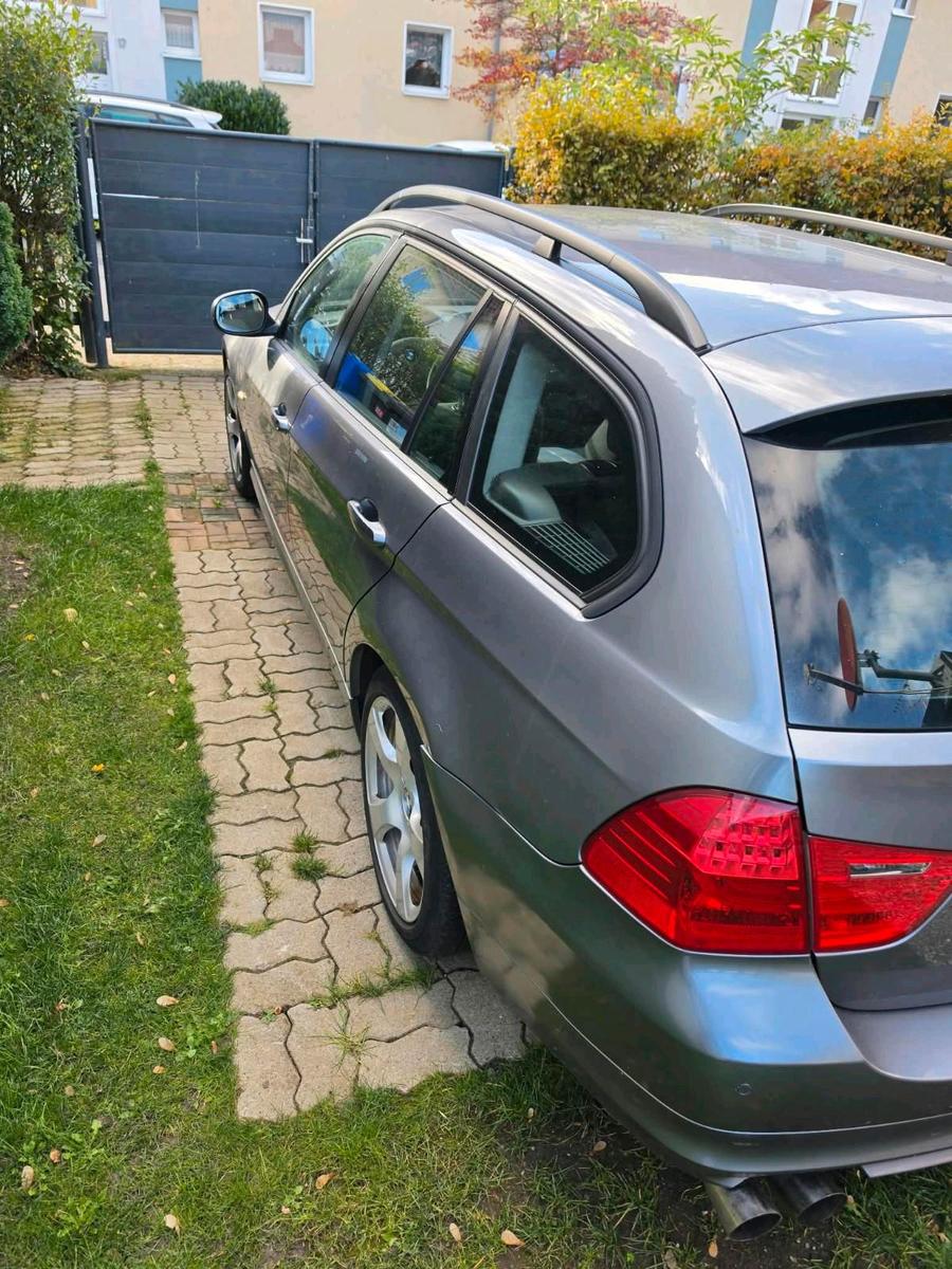 BMW  2009 — rear view