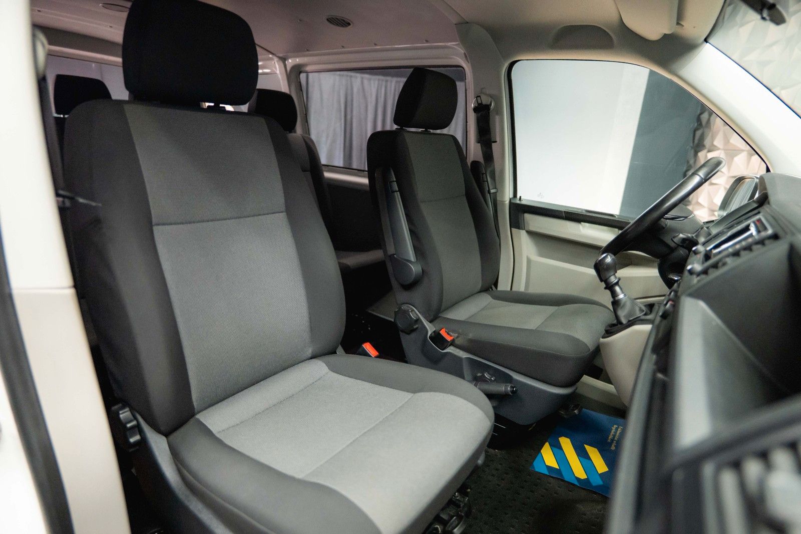 Fahrzeugabbildung Volkswagen T6 Transporter Kombi 8 Sitze *Klima*TÜV Neu*