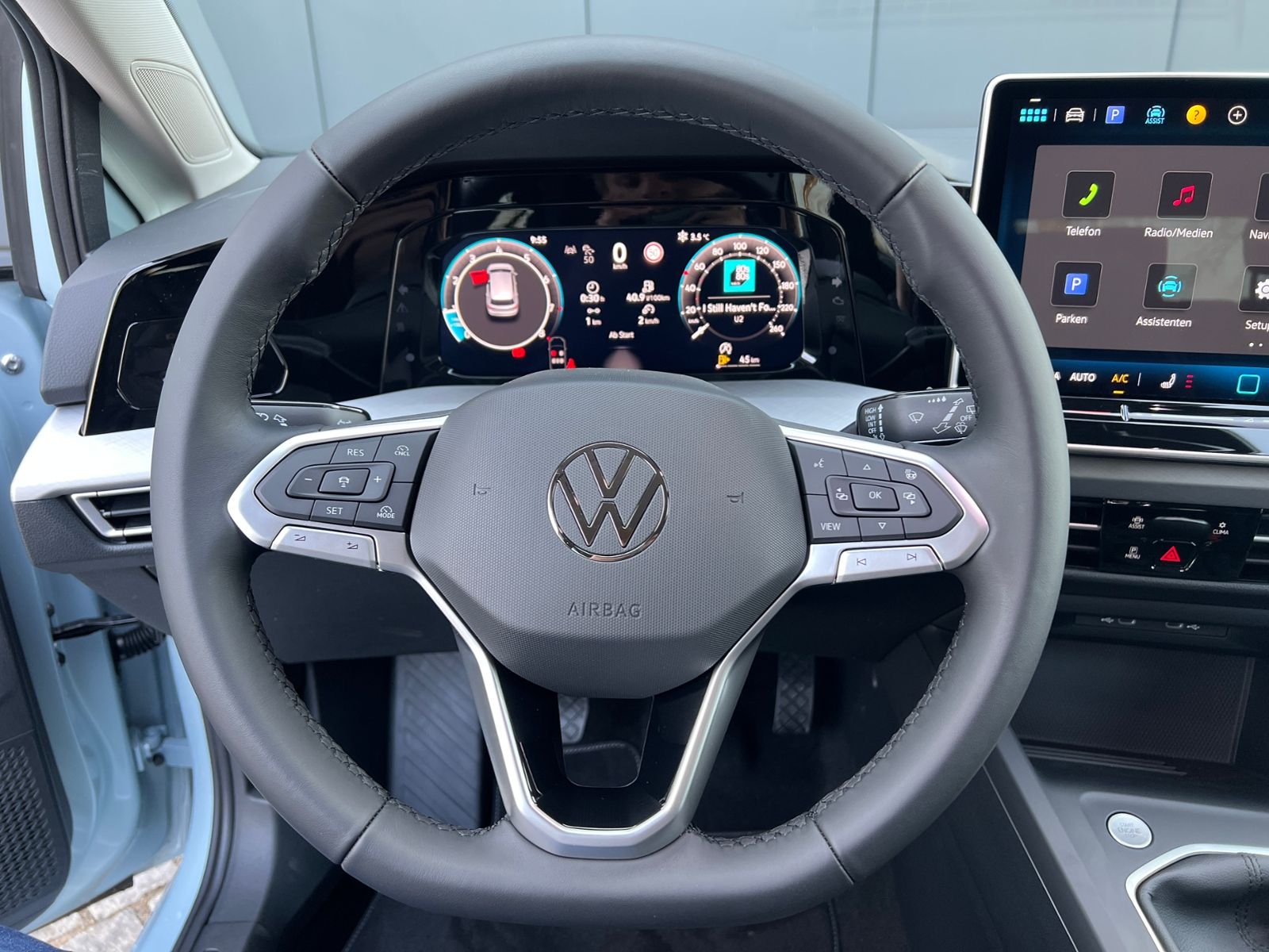 Fahrzeugabbildung Volkswagen Golf VIII Life 1.5 TSI *ACC, Light Assist, Sitzh