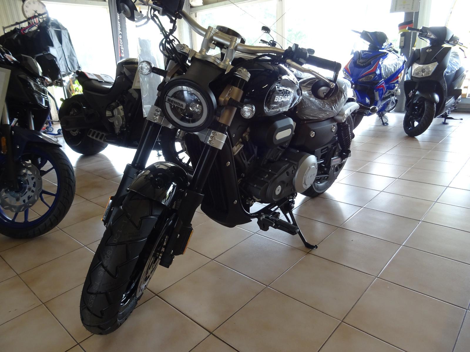 Benda Chinchilla 125 V-Twin LED