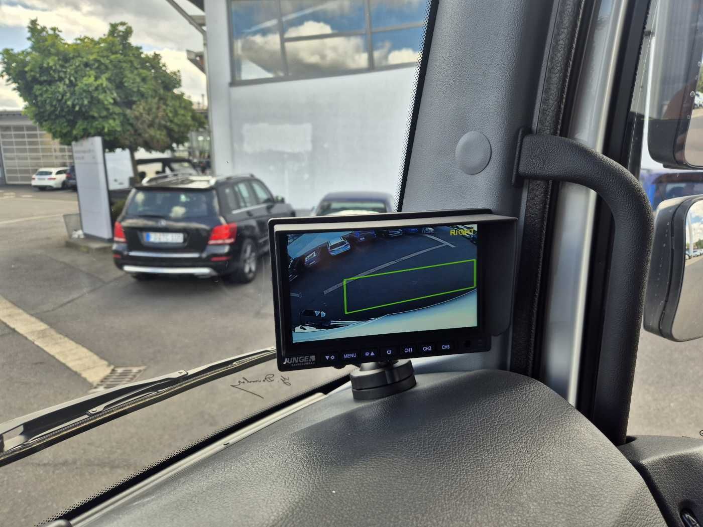 Fahrzeugabbildung Mercedes-Benz Atego 818 L Koffer, 4 Stück vorhanden