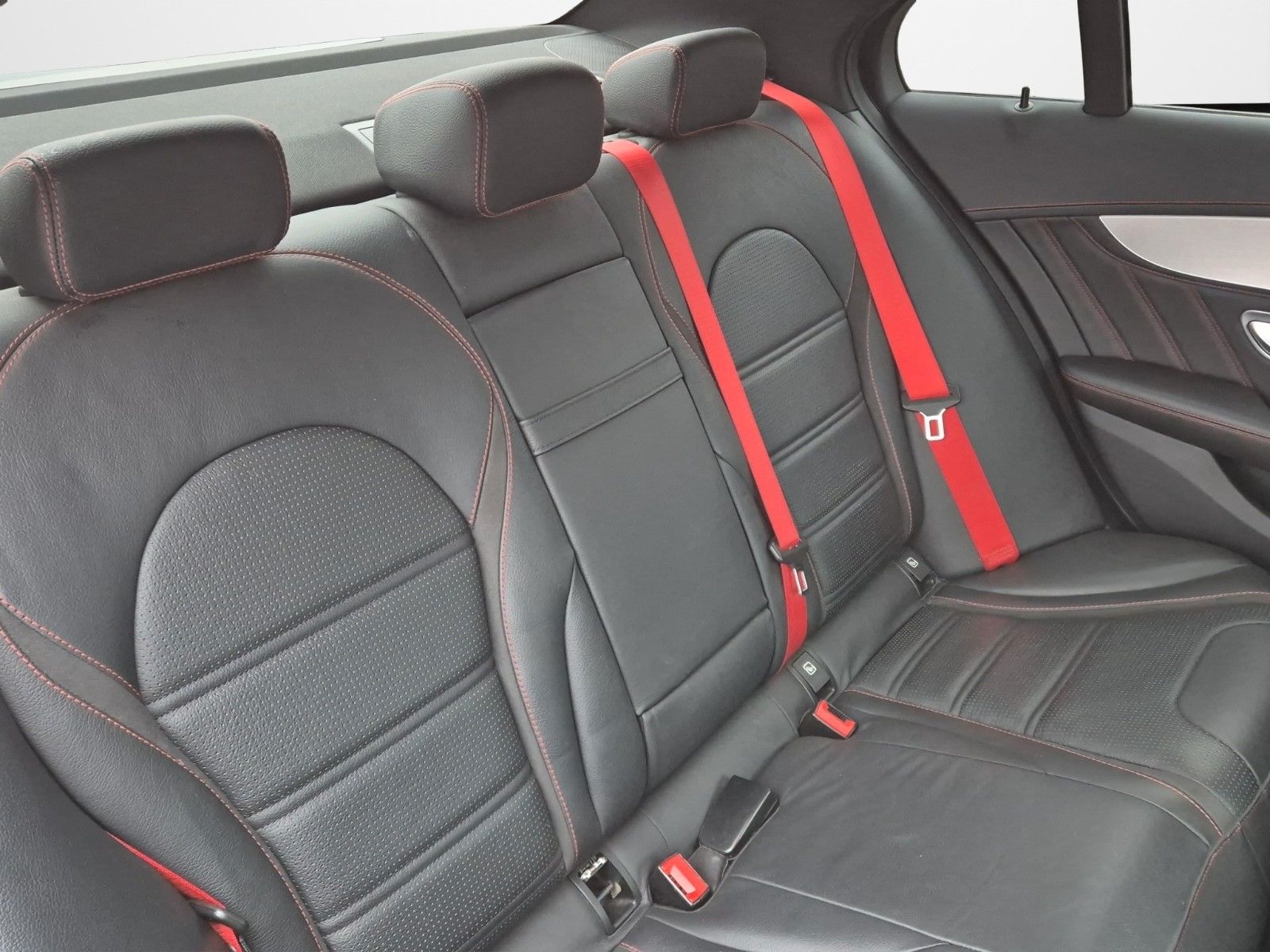 Fahrzeugabbildung Mercedes-Benz C43AMG PERF NIGHT BURM KAM LED HUD 360° HECK