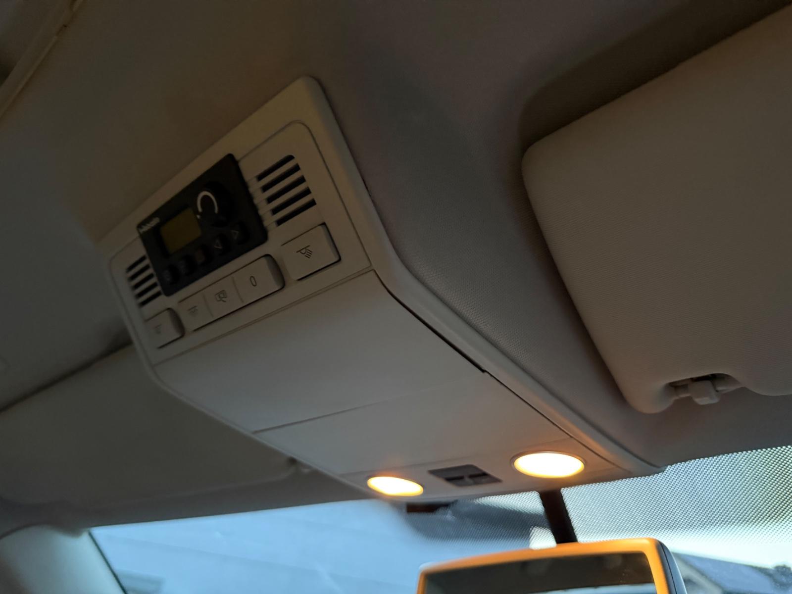 Volkswagen T5 California Beach 2.0 TDI 140 ch BVM / 1ère main / Toit relevable / Mini-cuisine / Chauffage auxiliaire