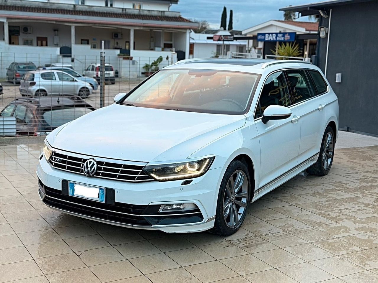 Volkswagen Passat - 1