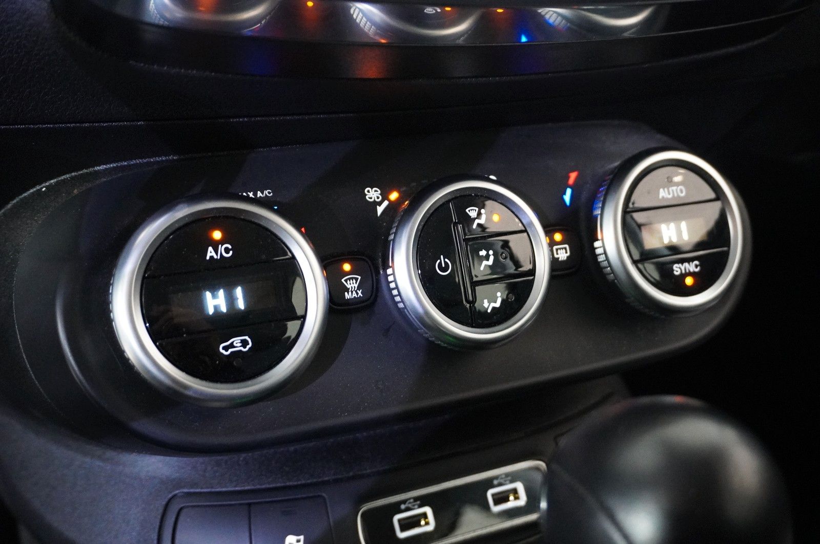 Fahrzeugabbildung Fiat 500X 1.3T CROSS DCT NAVI/LED/PDC/SPORT/TEMP/DAB+