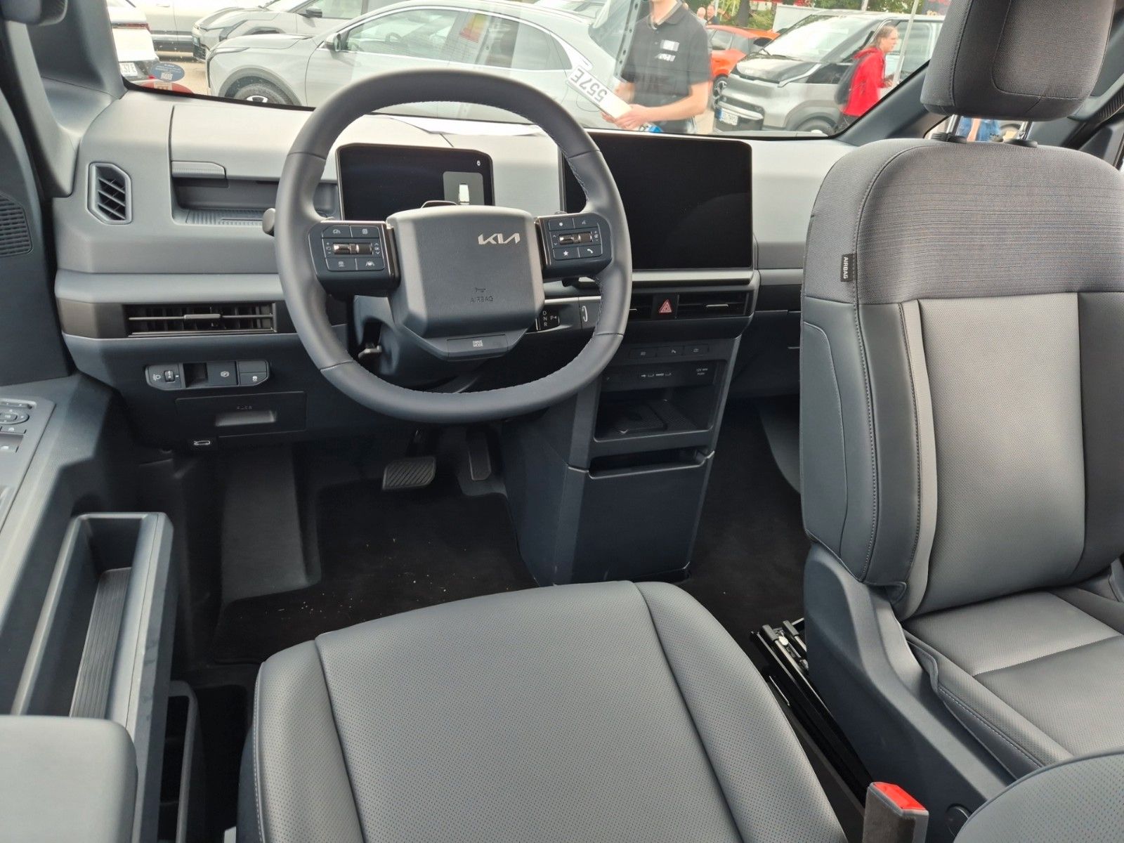 Fahrzeugabbildung Kia PV5 Passenger Sonderumbau Schienensystem Camper