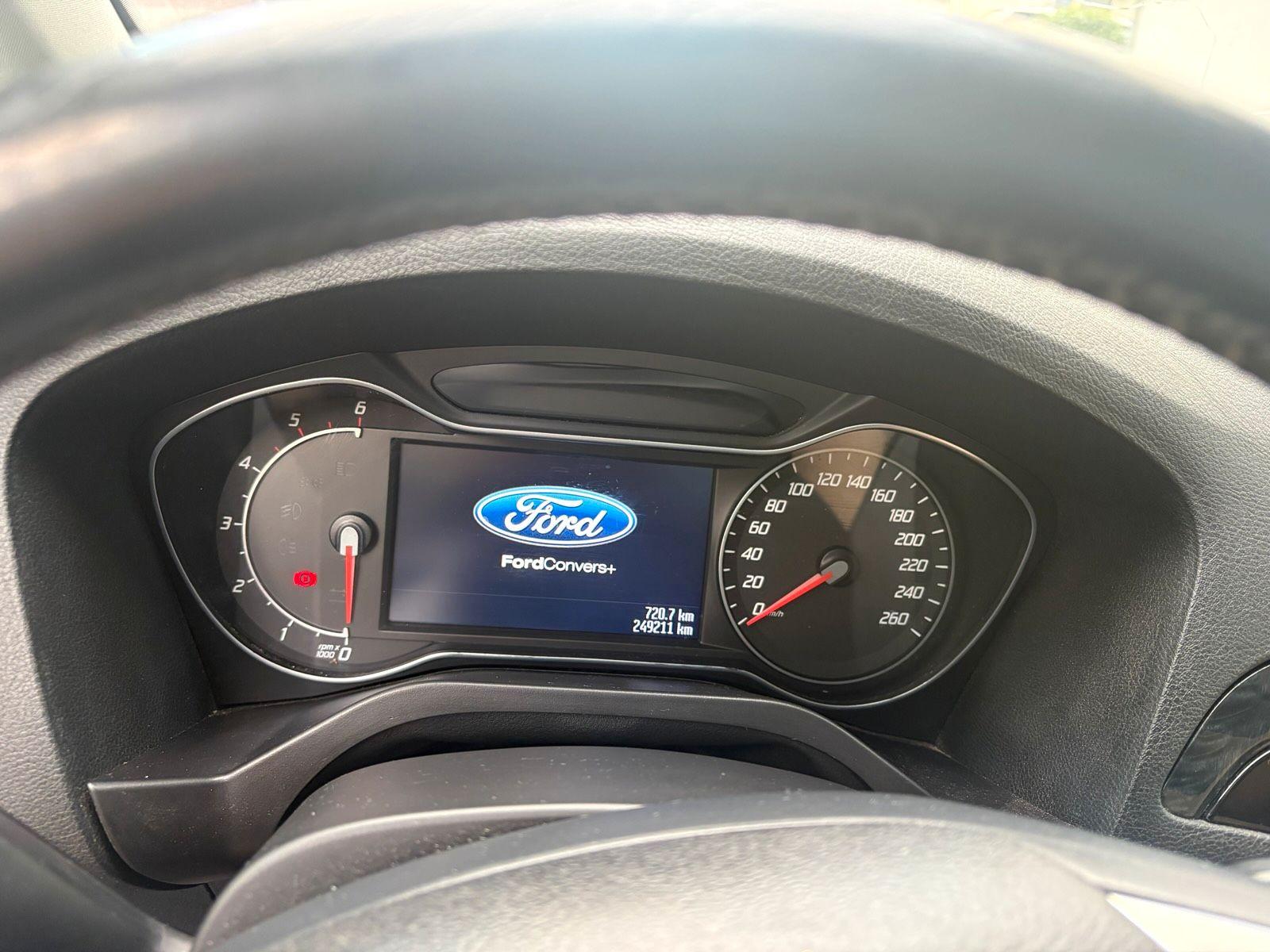 Ford Galaxy 2011 — photo 11