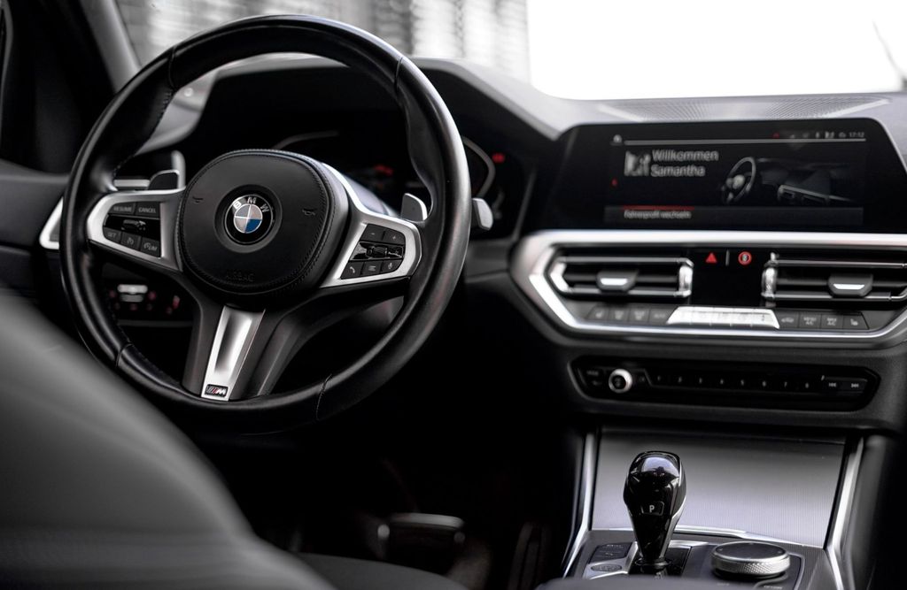 Image of BMW 320
