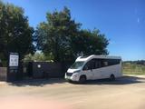 Etrusco T 6900 DB - Sonderfolierung - mit Hubbett - Wohnmobil oder -wagen mit Hubbett
