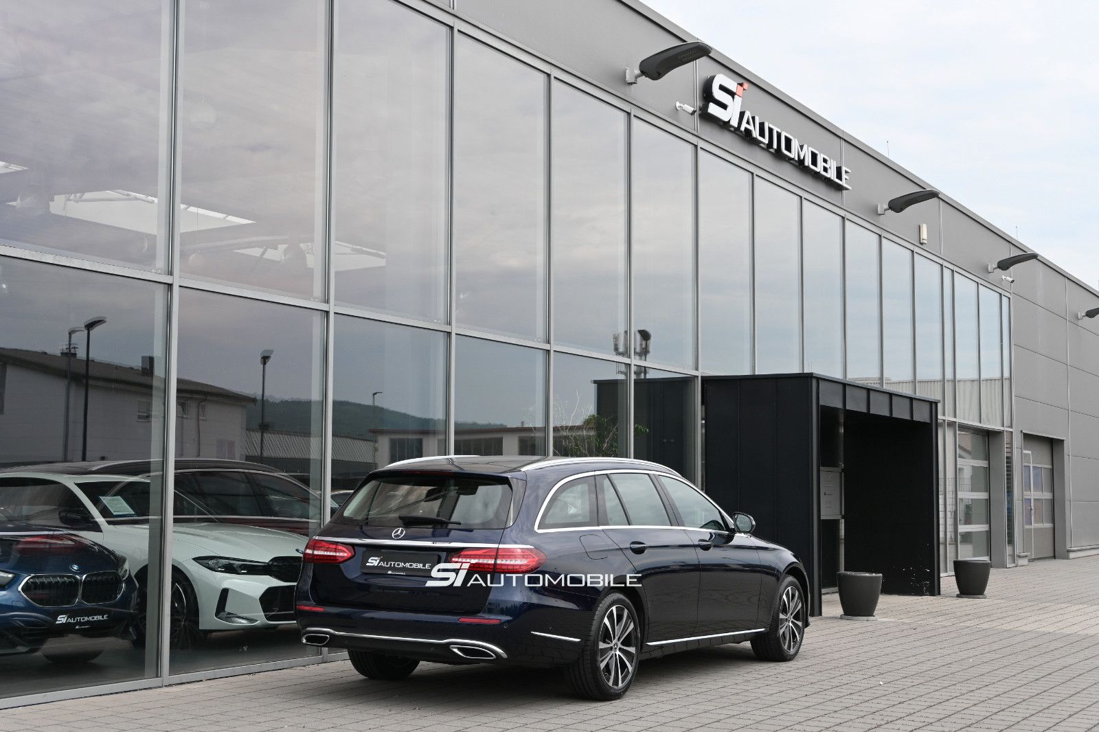 Fahrzeugabbildung Mercedes-Benz E 220 d T 9G-Tr. Exclusive °ACC°AHK°HEAD-UP°MEMO