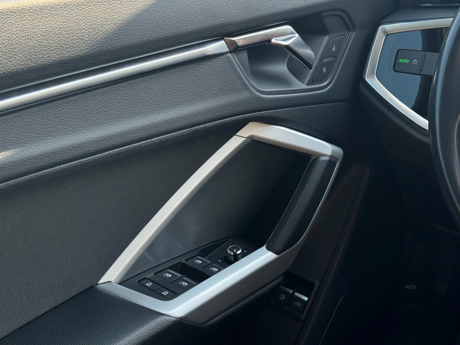 Fahrzeugabbildung Audi Q3 45 TFSI e S tronic Sonos Virtual Pano CAM ACC