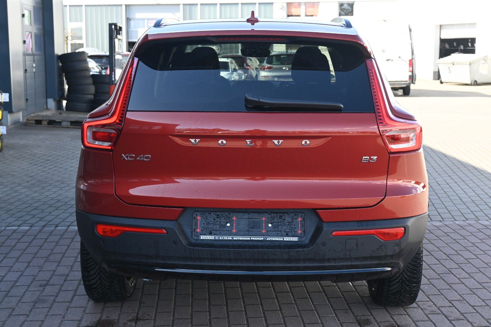 Fahrzeugabbildung Volvo XC40 B3 Plus Dark*LED*PANO*360*H&K*BLIS