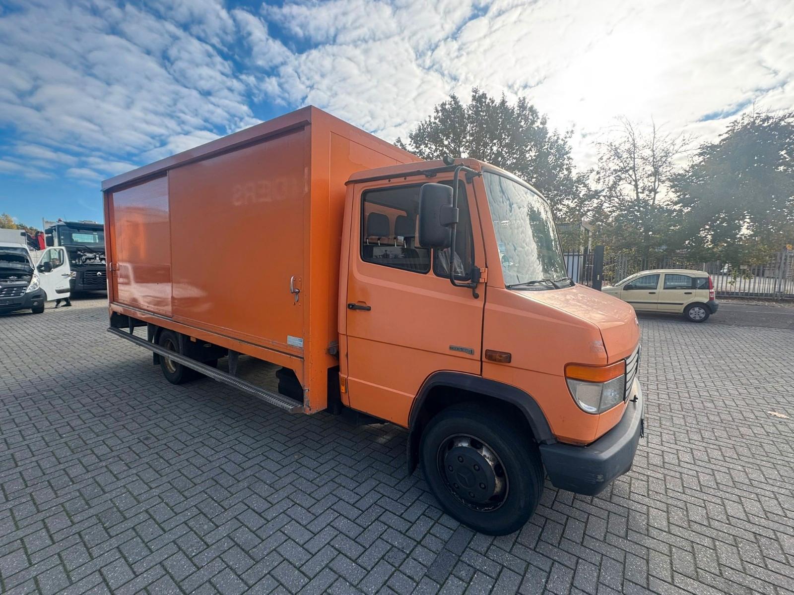 Mercedes-Benz 816 D VARIO Koffer *Ahk*